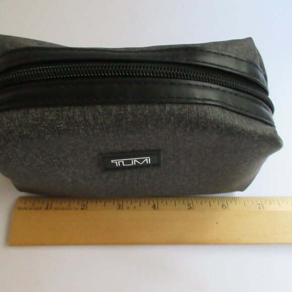 TUMI Delta Air Travel Cosmetic Makeup Case Bag Eye Mask Gray Amenity Kit Zip Top - Picture 12 of 12